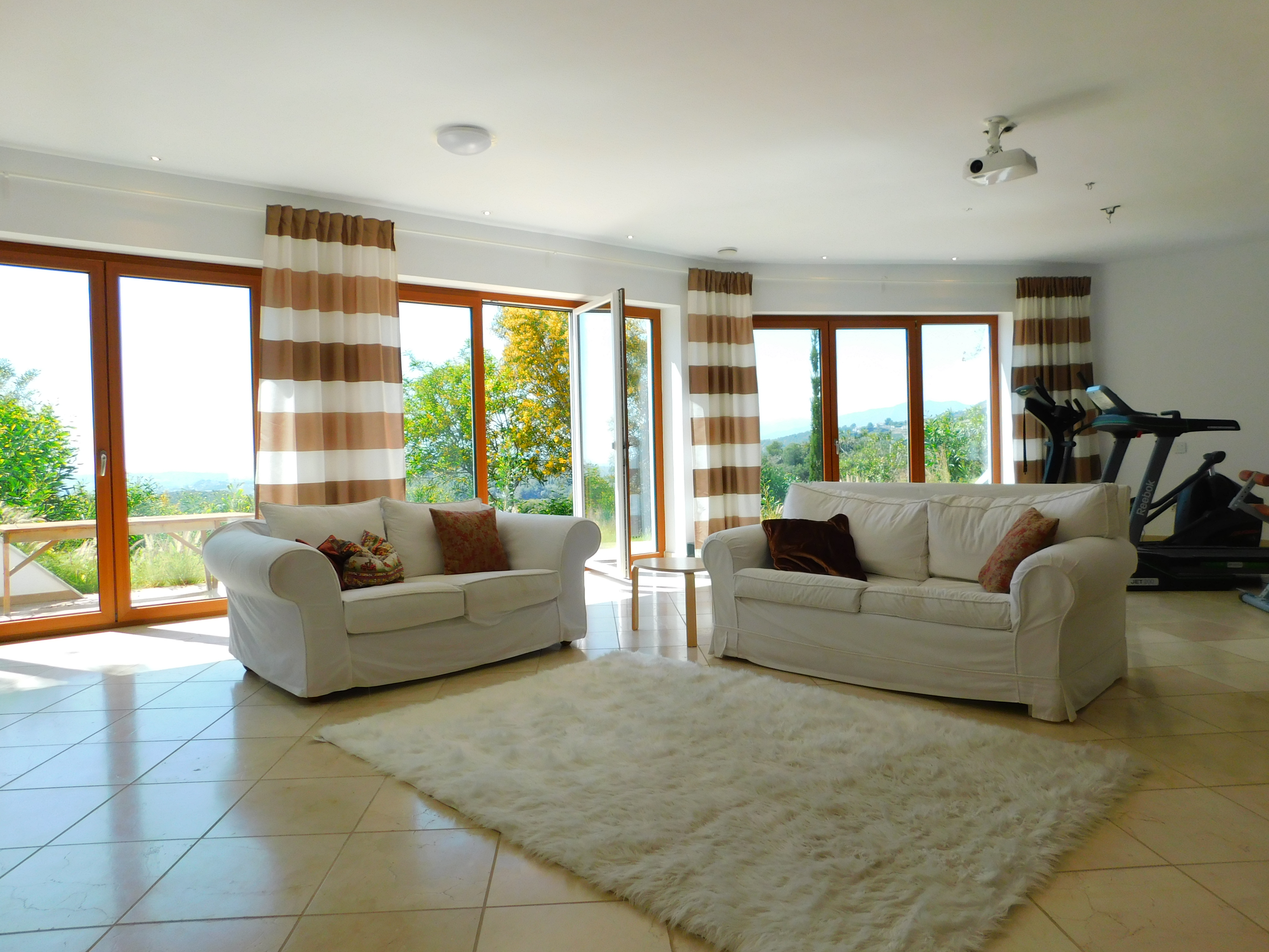 Multifunctional party room